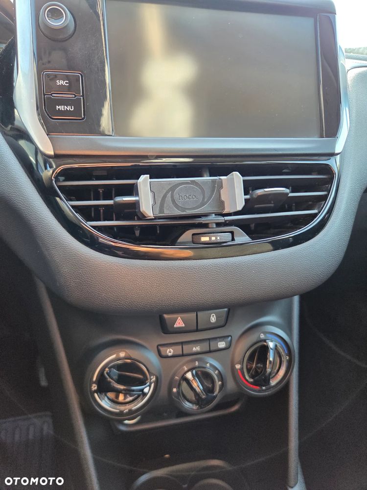 Peugeot 208 - 14