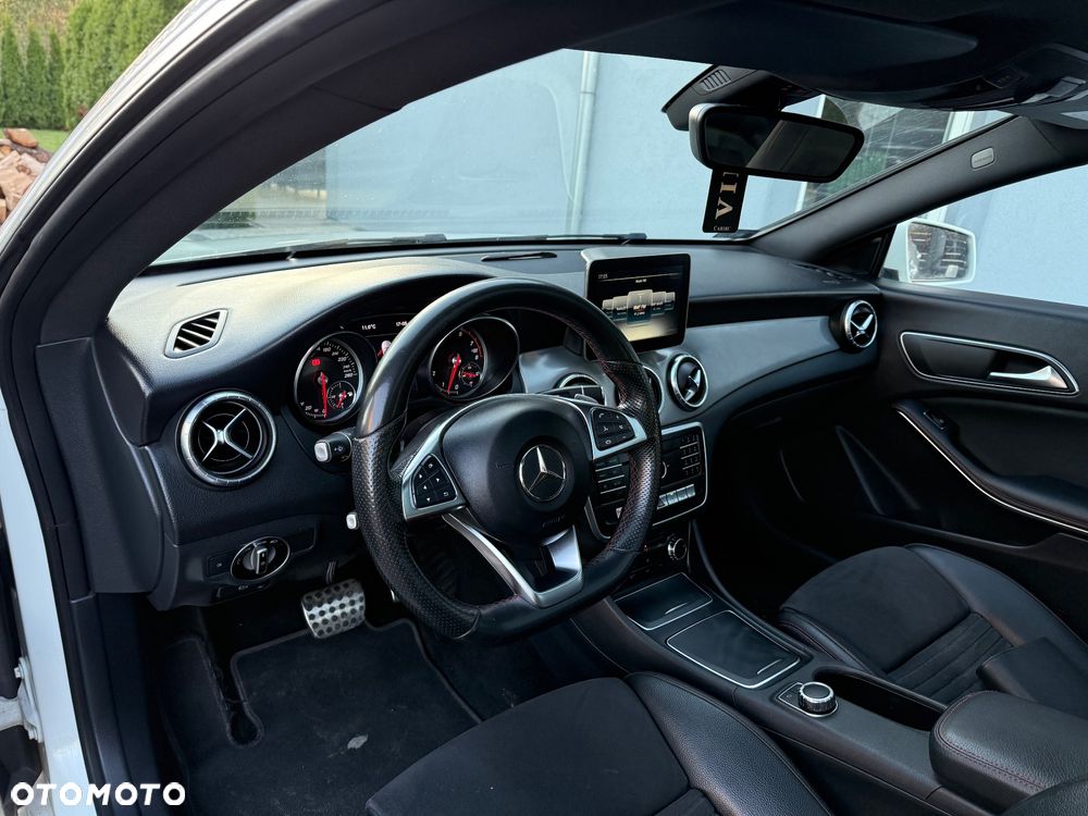 Mercedes-Benz CLA 220 4-Matic AMG Line - 10