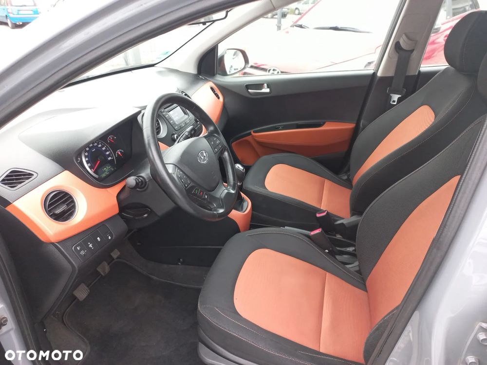 Hyundai i10 1.0 Fifa World Cup Edition - 17