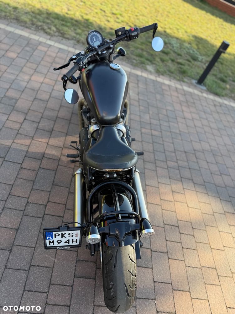 Triumph Bonneville Bobber - 4