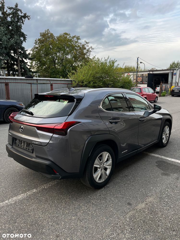 Lexus UX - 5