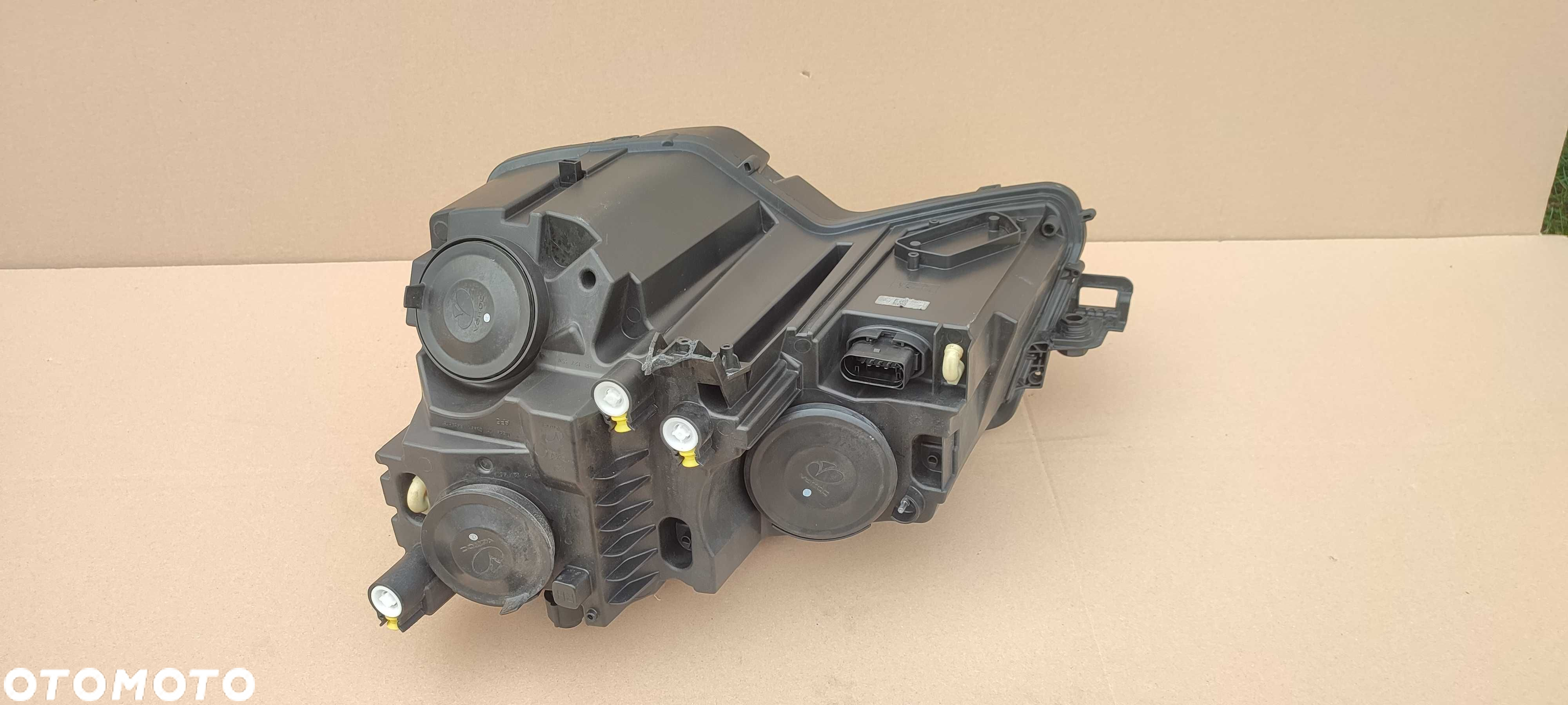 Skoda Karoq lampa prawa przód przednia led oryginał Europa - 8