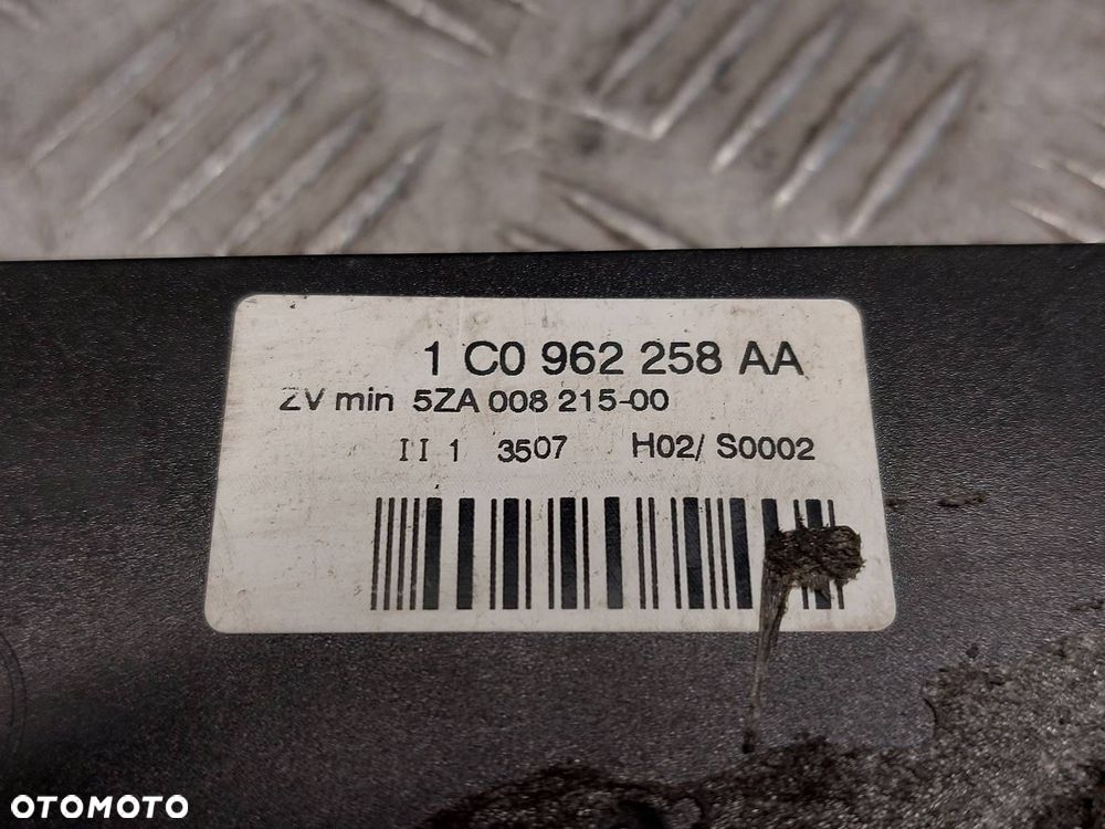 ZESTAW STARTOWY OCTAVIA I 1.6 8V FL 1U0920801B 06A906033DM 4B090851C - 3