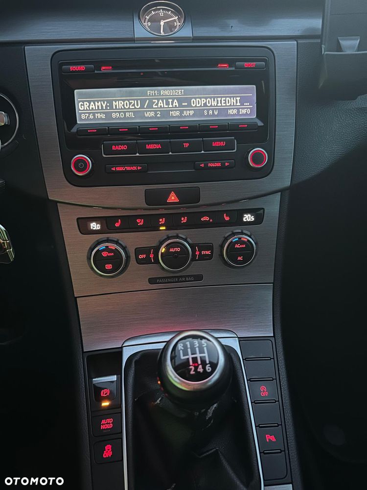 Volkswagen Passat 1.6 TDI BlueMotion Technology Comfortline - 28