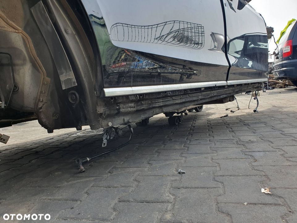 PRÓG PRAWY AUDI A8 D5 4N LONG LY9T - 1