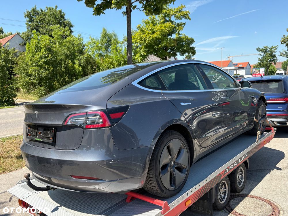 Tesla Model 3 Standard Reichweite Plus Hinterradantrieb - 39