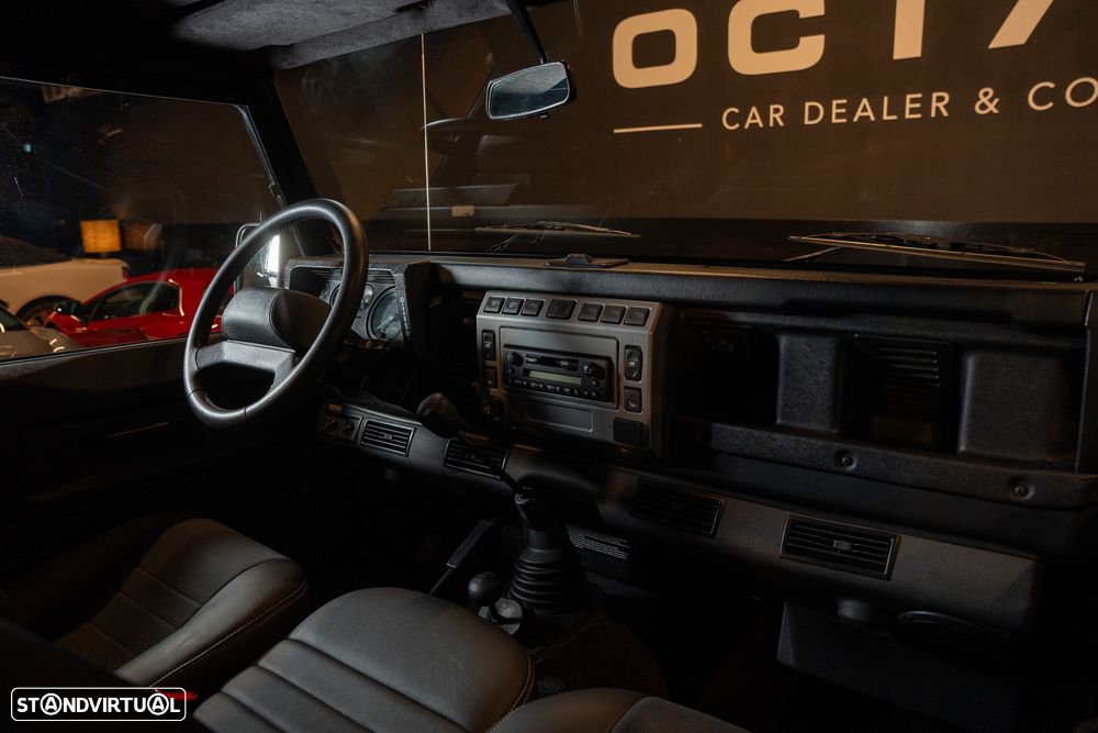 Land Rover Defender - 13
