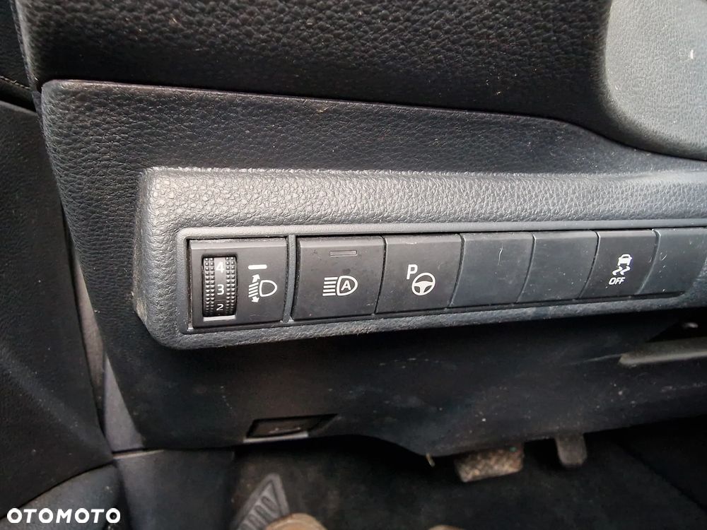 Toyota Corolla 1.8 Business Edition - 24