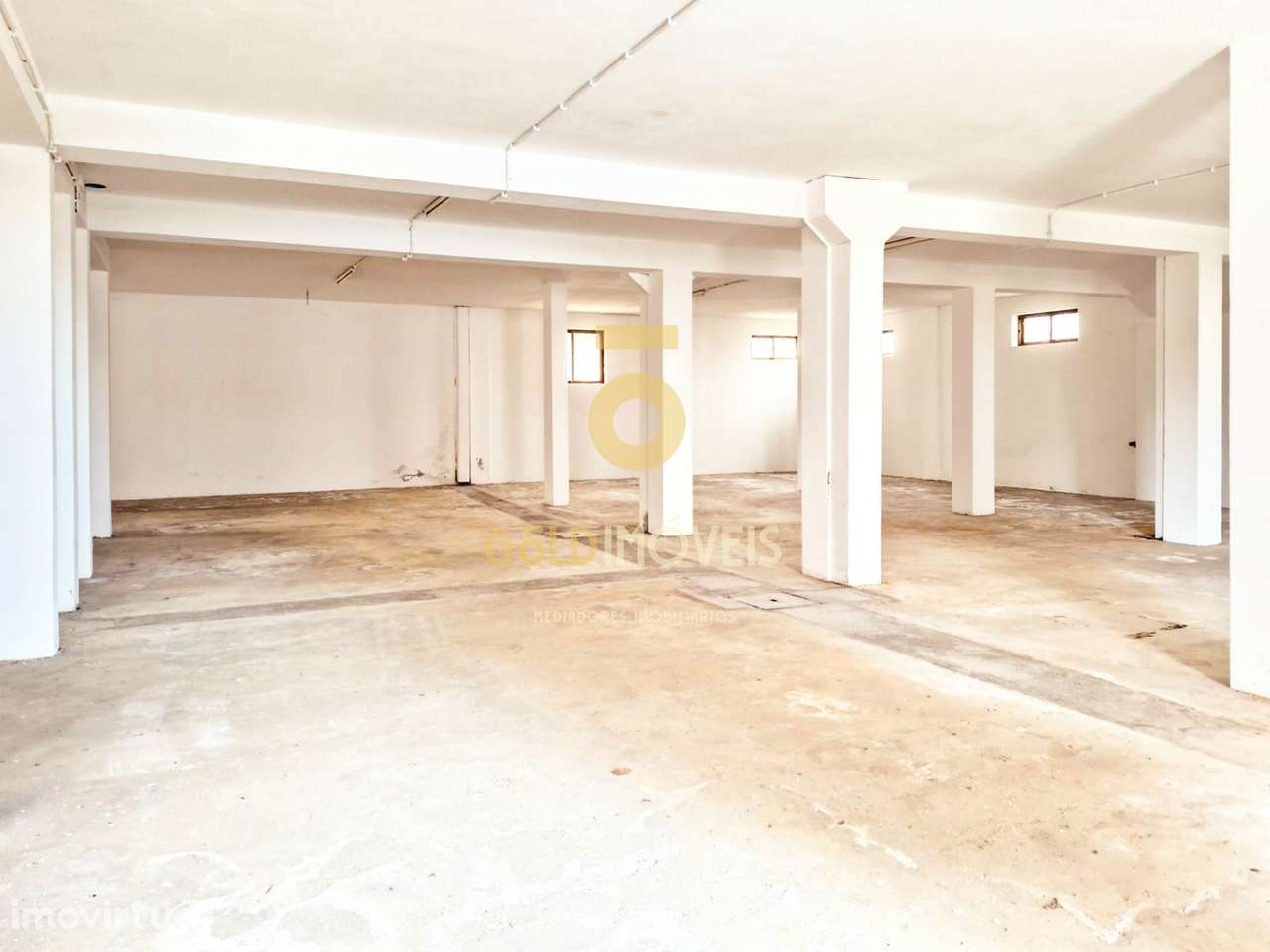 Armazém  Venda em Oliveira de Azeméis, Santiago de Riba-Ul, Ul, Macinh - Grande imagem: 2/13