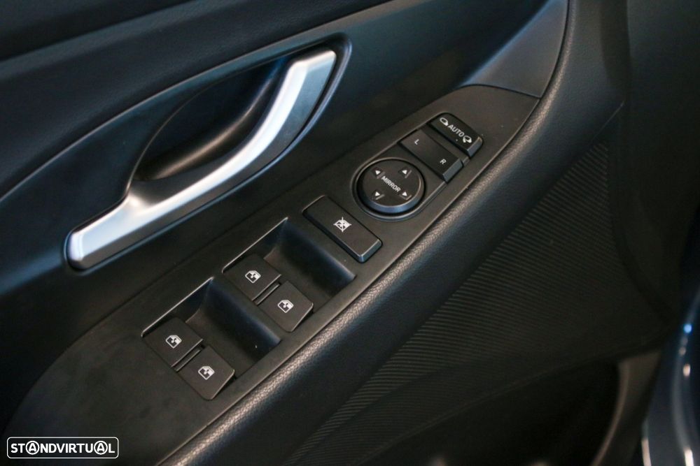 Hyundai i30 1.0 T-GDI 48V-Hybrid Connect & Go - 32