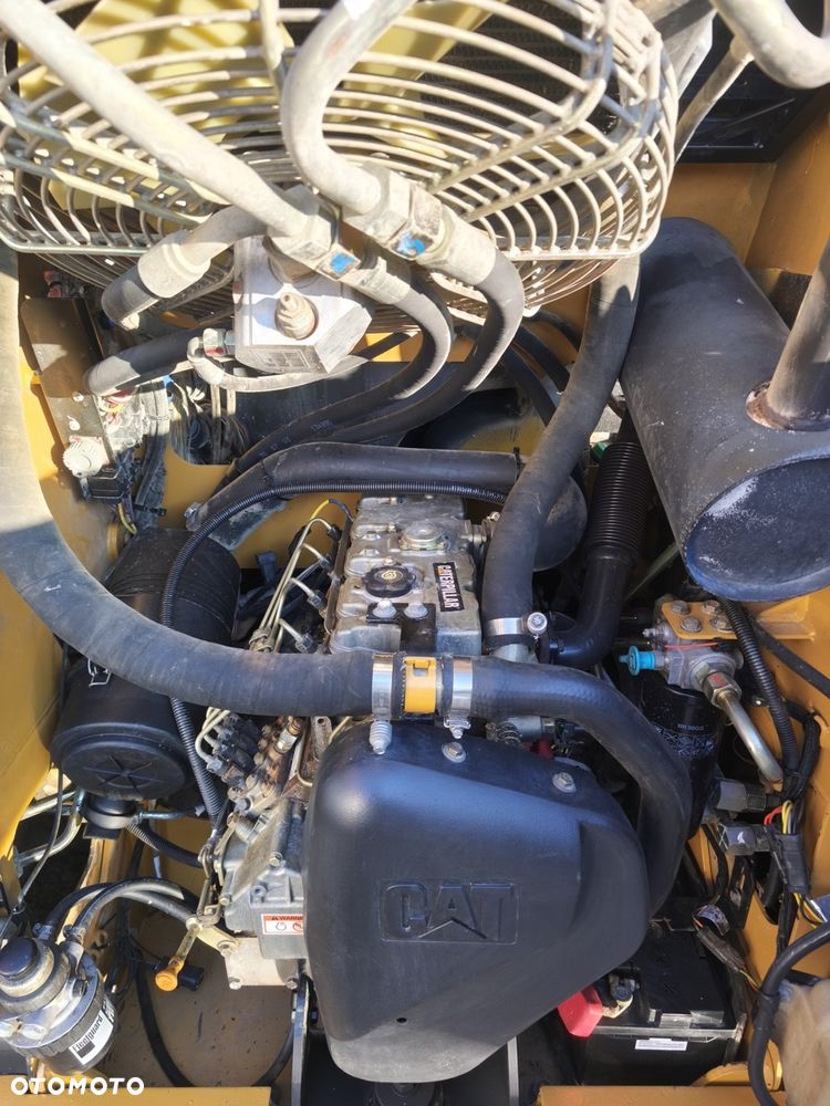Caterpillar 216 - 6