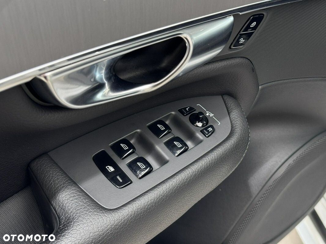 Volvo XC 90 - 24