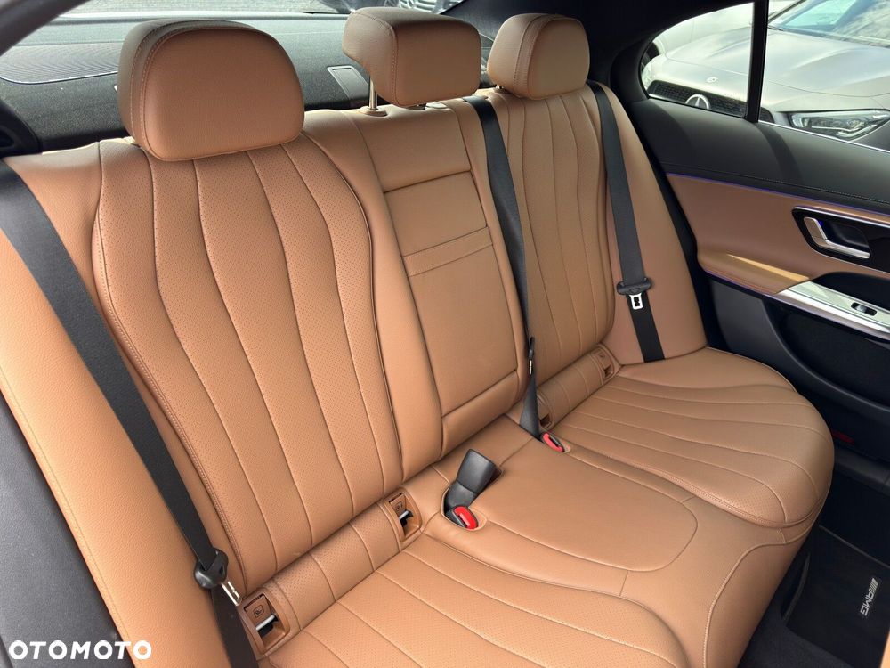 Mercedes-Benz Klasa E 220 d mHEV 4-Matic AMG 9G-Tronic - 32