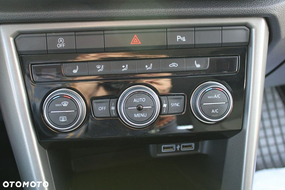 Volkswagen T-Roc - 29