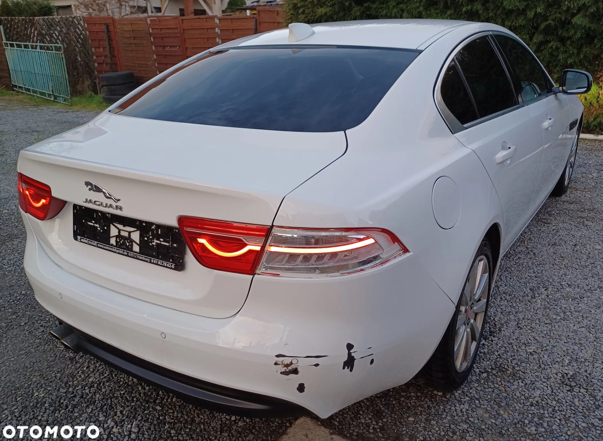 Jaguar XE - 12