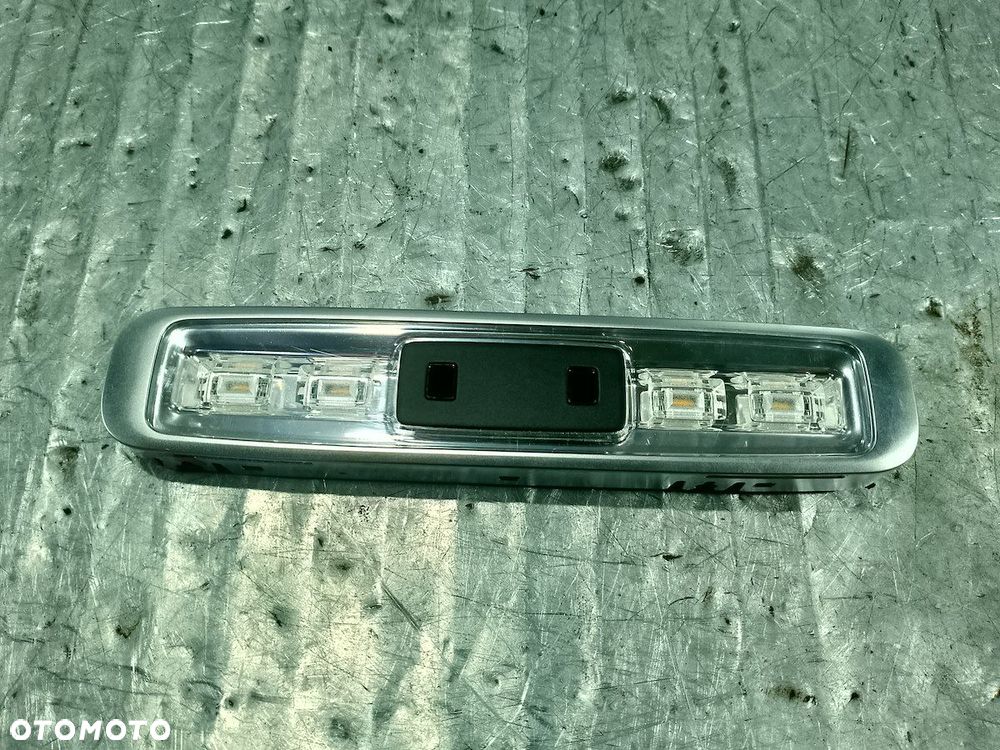LAMPKA OŚWIETLENIA KABINY TYŁ MAYBACH X222 A2179061500 - 1