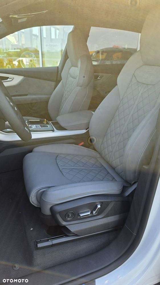 Audi Q8 - 8