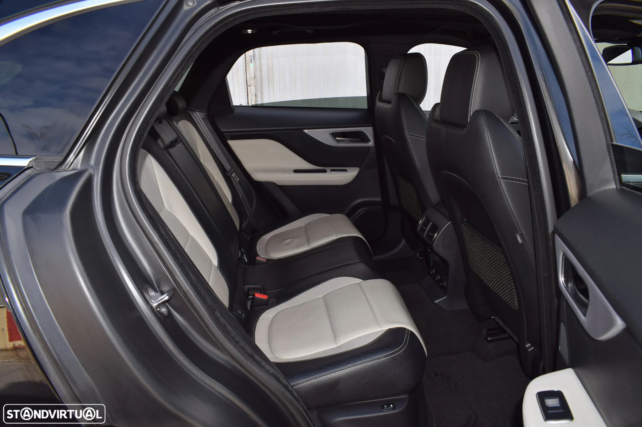 Jaguar F-Pace 2.0 i4D R-Sport AWD - 41