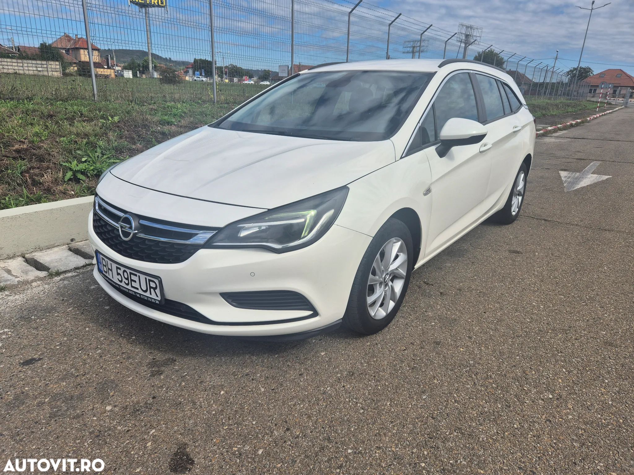 Opel Astra 1.6 CDTI Enjoy Aut. - 1