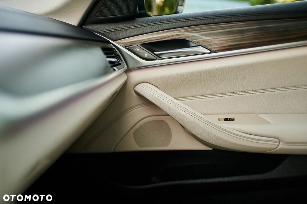 BMW Seria 5 525d Luxury Line - 25