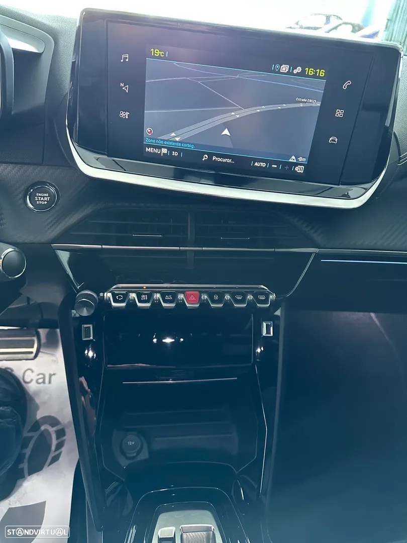 Peugeot e-2008 50 kWh GT - 17