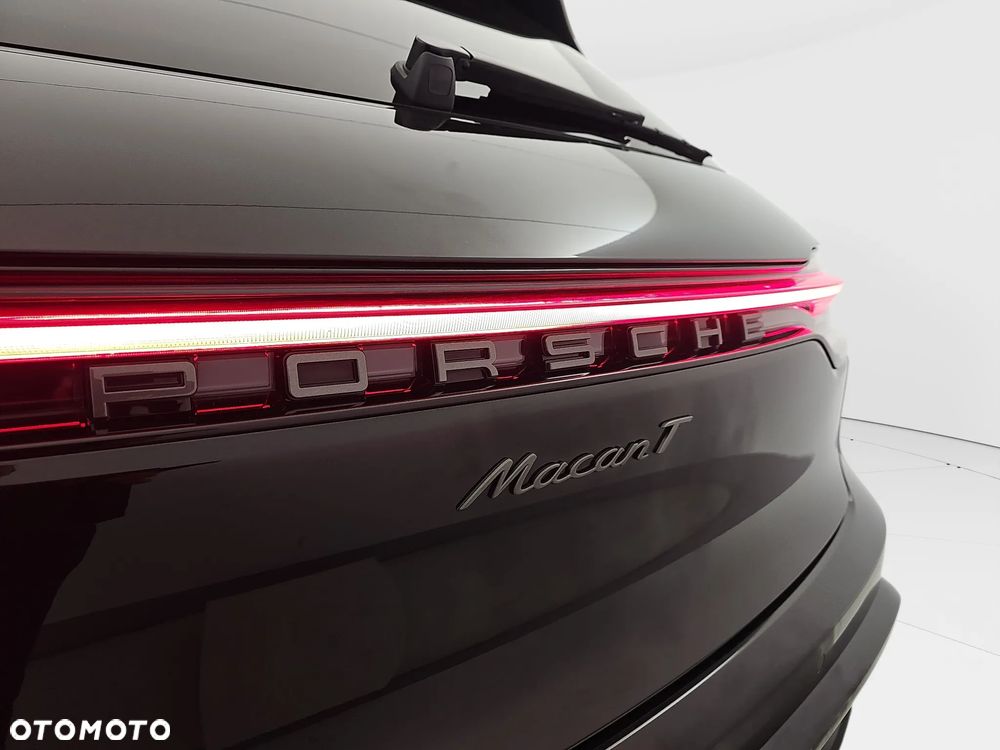 Porsche Macan T - 38