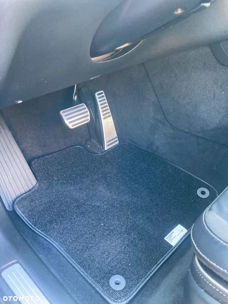 Volvo XC 60 B4 D Plus Dark - 18