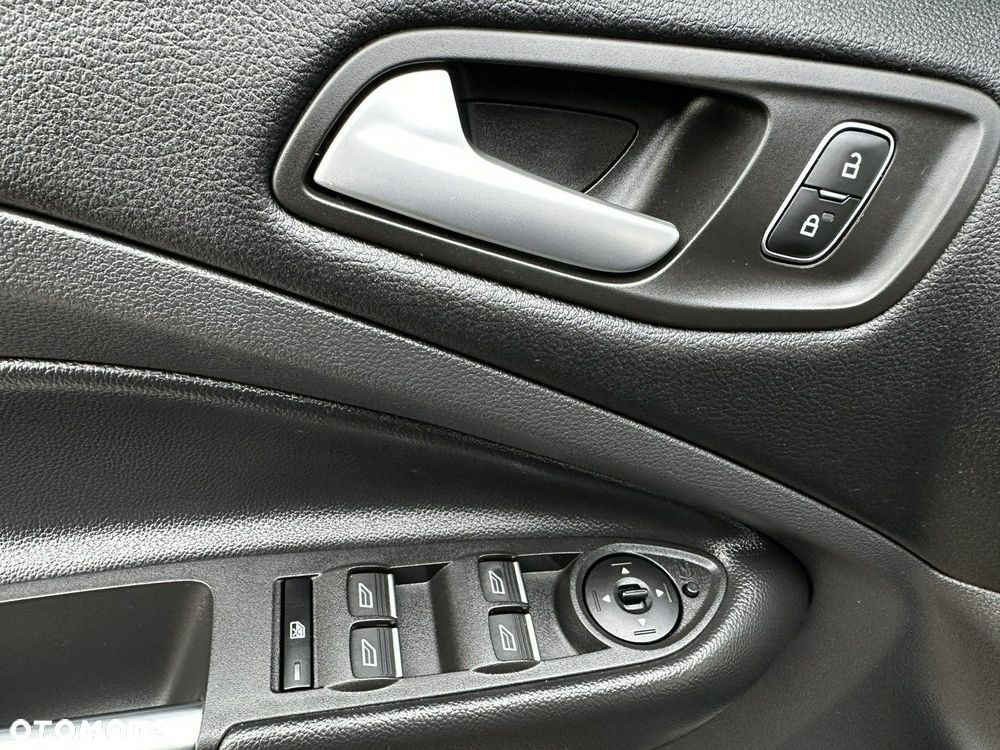 Ford Kuga 1.5 EcoBoost 2x4 Titanium - 27