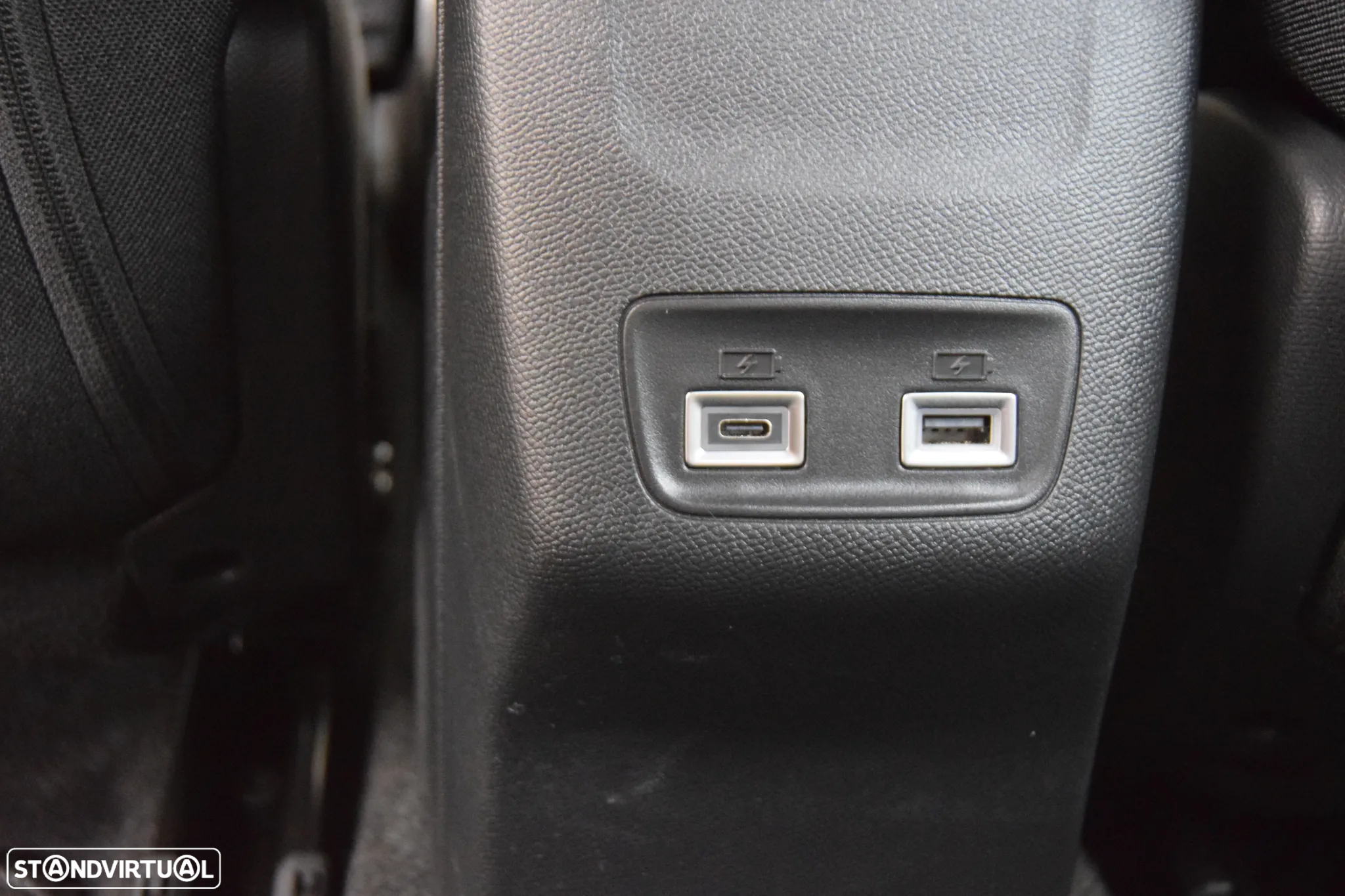 Peugeot e-2008 54 kWh Active - 18