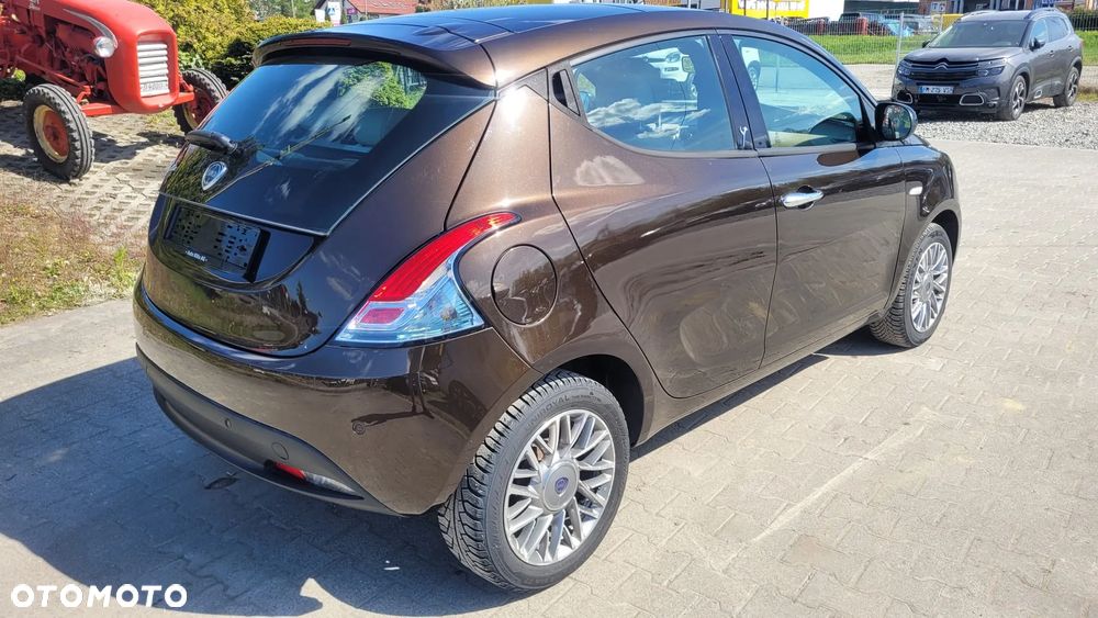 Lancia Ypsilon Y 0.9 TwinAir Turbo 8V Automatik Platinum - 3