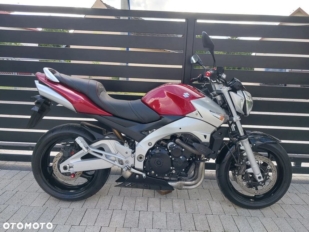 Suzuki GSR - 1