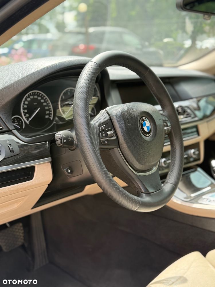 BMW Seria 5 525d xDrive - 11