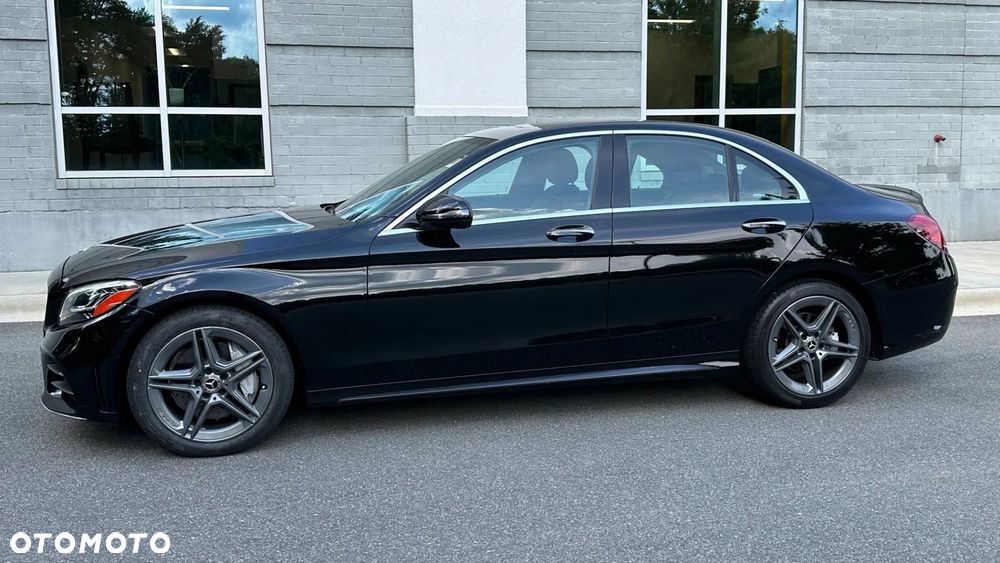 Mercedes-Benz Klasa C 300 9G-TRONIC AMG Line - 3