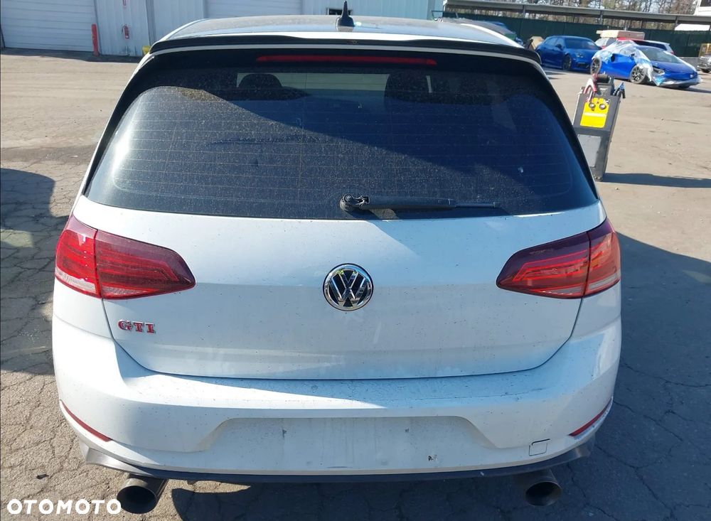 Volkswagen Golf - 4