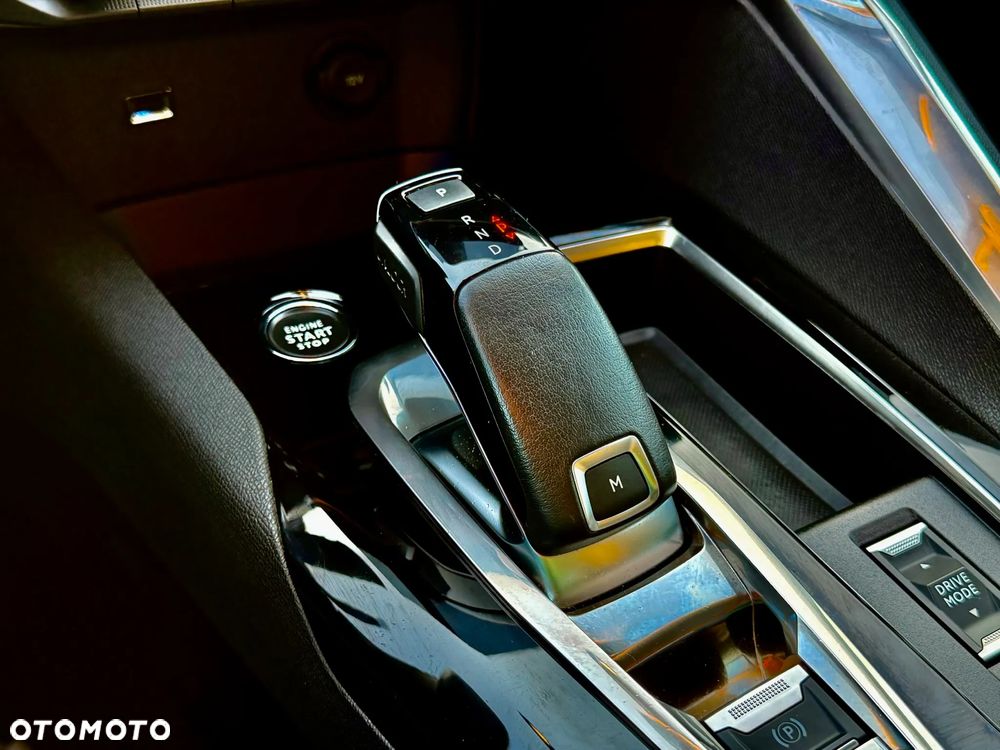 Peugeot 3008 1.2 PureTech GPF Active S&S EAT8 - 8