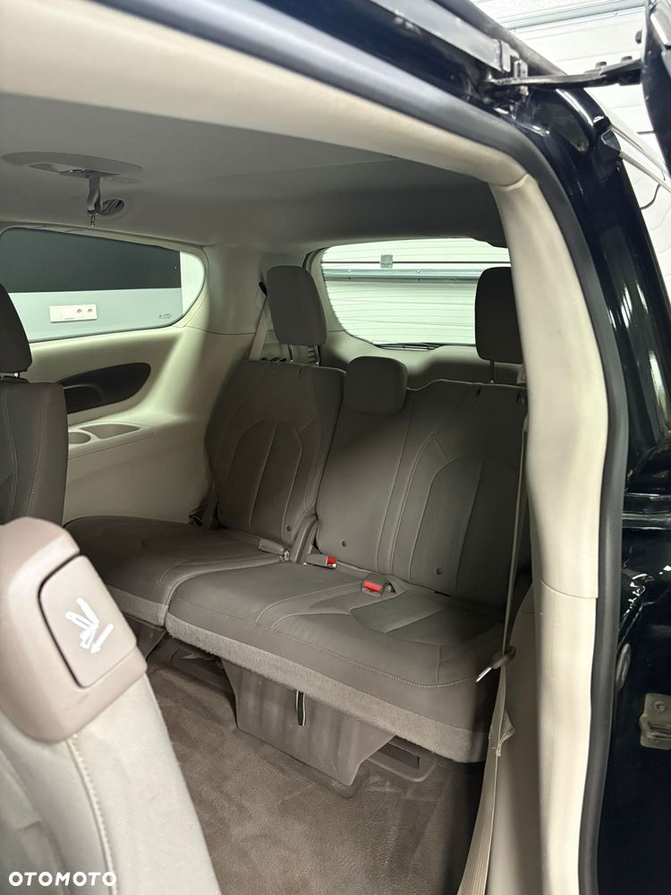 Chrysler Pacifica - 7