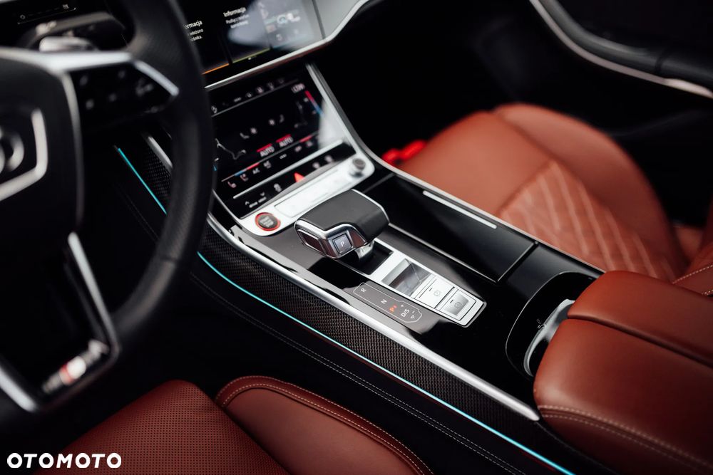 Audi S8 - 25