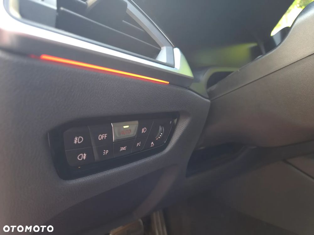 BMW Seria 3 330e xDrive M Sport - 24