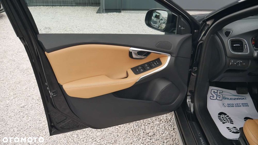 Volvo V40 Cross Country - 13
