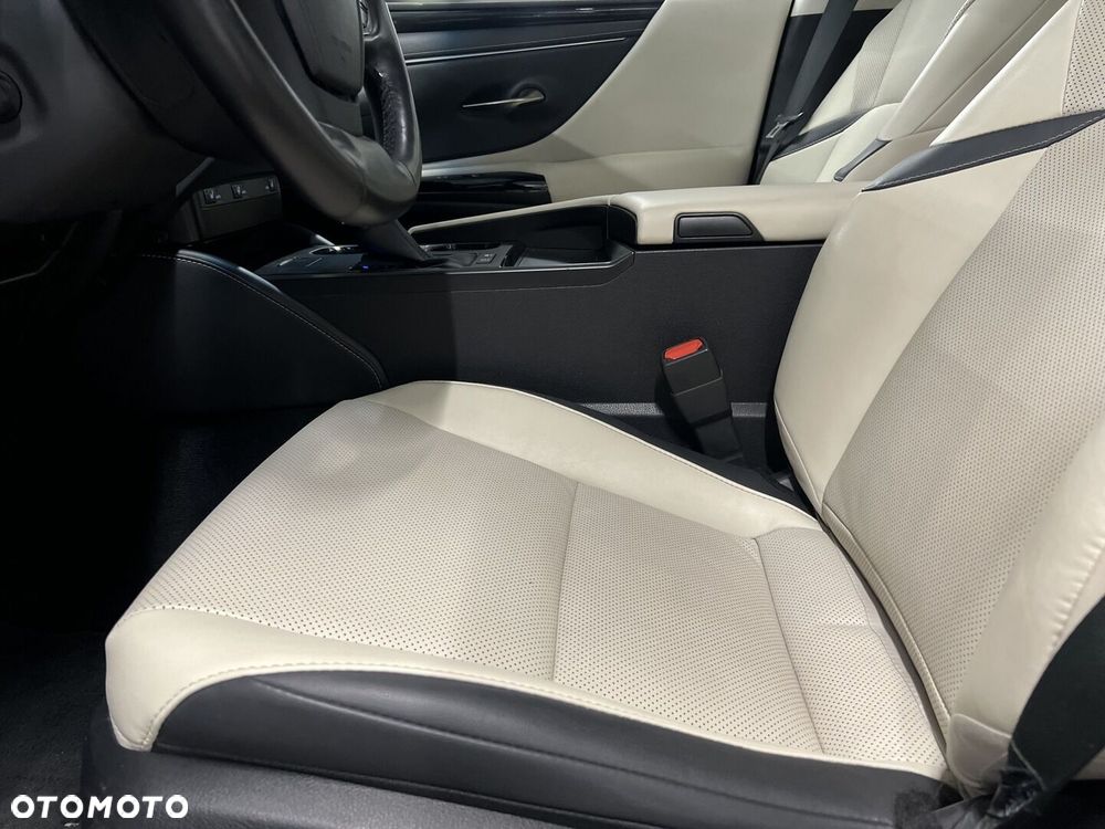 Lexus ES 300h Business Edition - 10