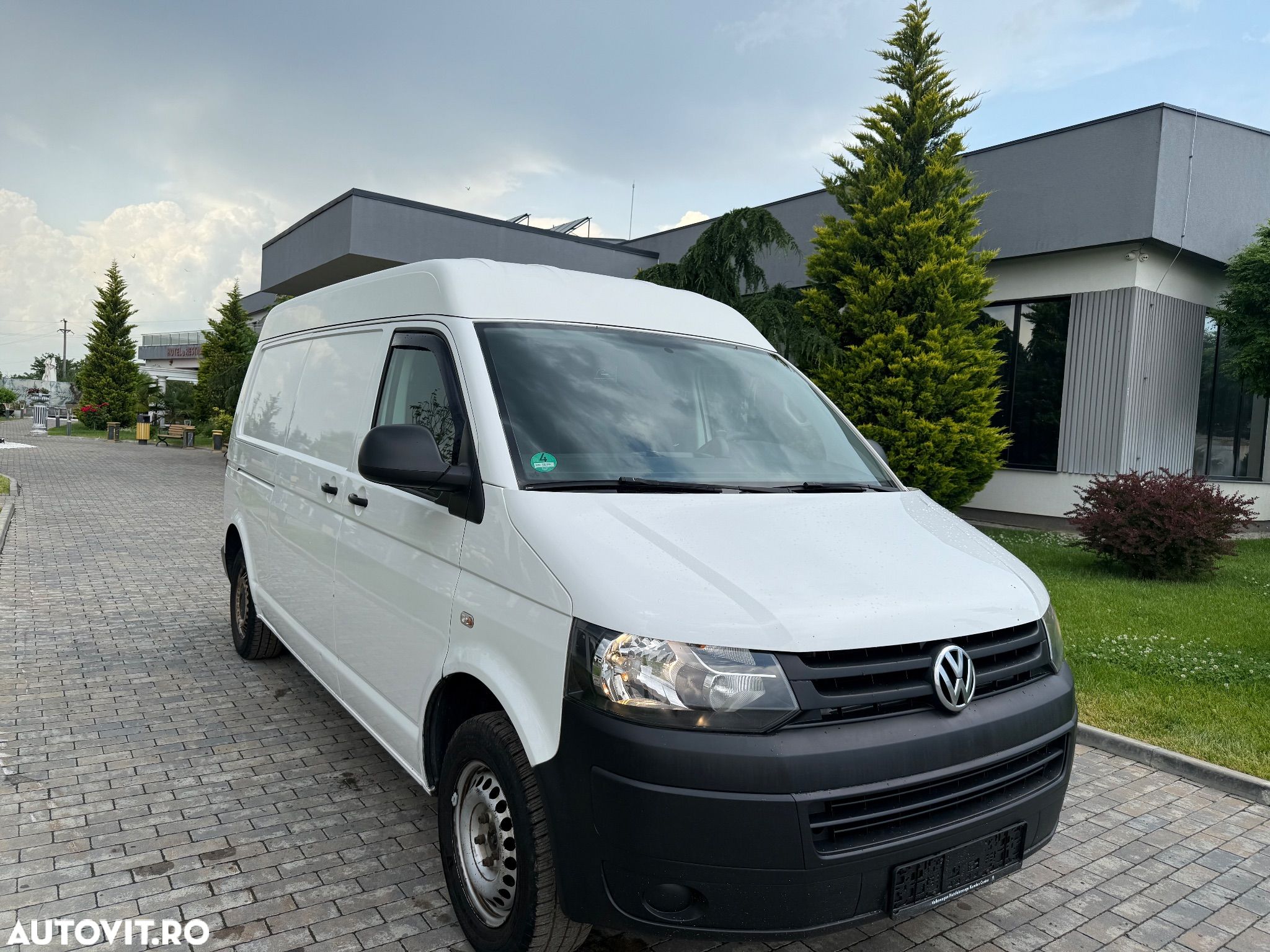 Volkswagen Transporter - 1