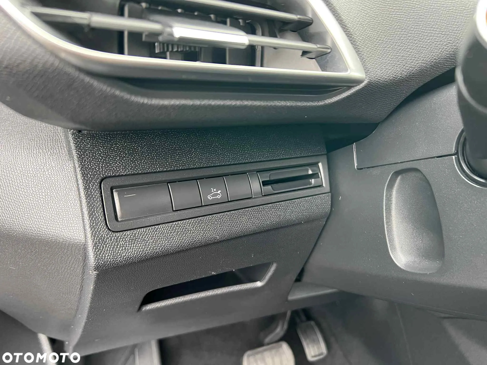 Peugeot 3008 1.6 BlueHDi Allure S&S EAT6 - 17