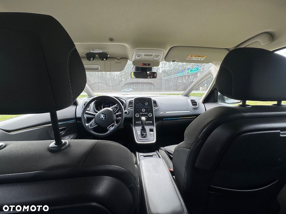 Renault Grand Scenic - 17