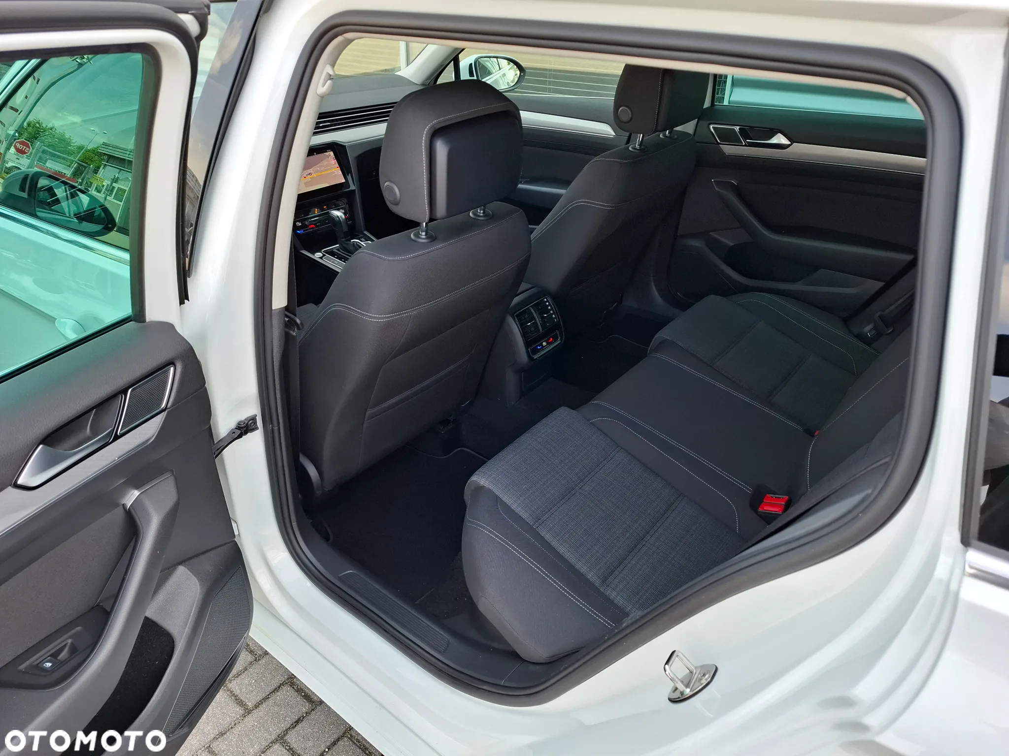 Volkswagen Passat Variant 2.0 TDI SCR DSG Business - 15