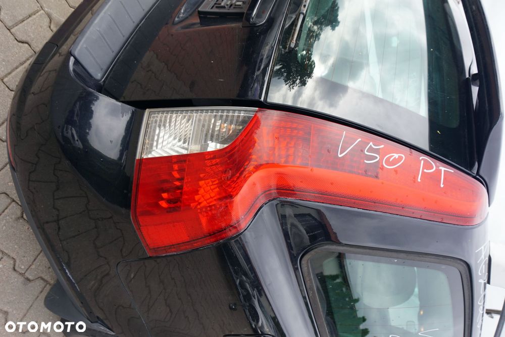 LAMPA TYLNA PRAWA V50 LIFT KOMBI  VOLVO 2007-2012 - 1