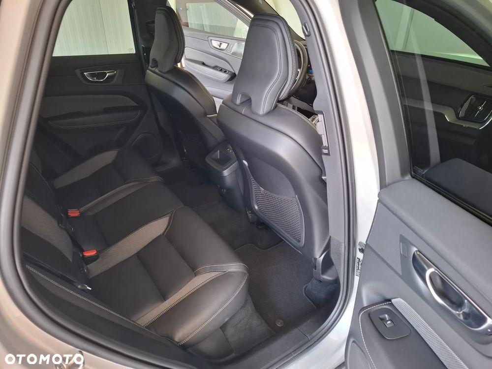 Volvo XC 60 B4 D AWD Plus Dark - 15