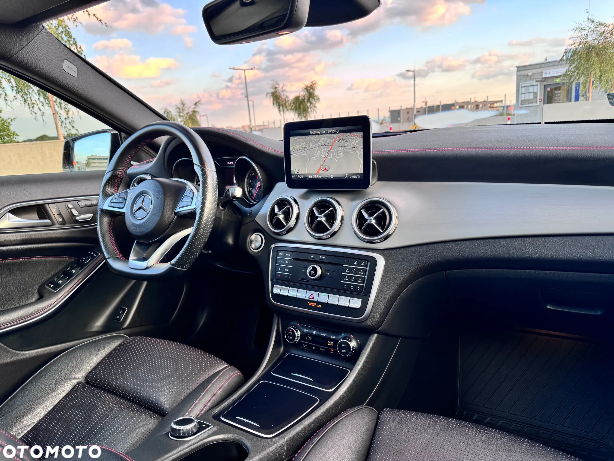 Mercedes-Benz GLA 220 4-Matic AMG Line - 25