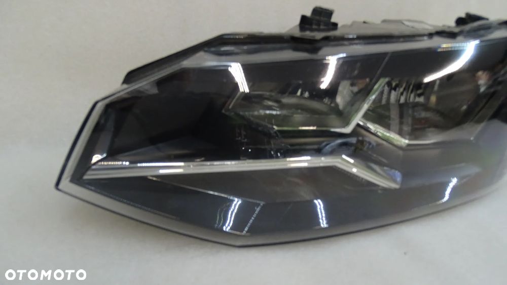 VW POLO 2G1 - lampa przednia lewa - 2