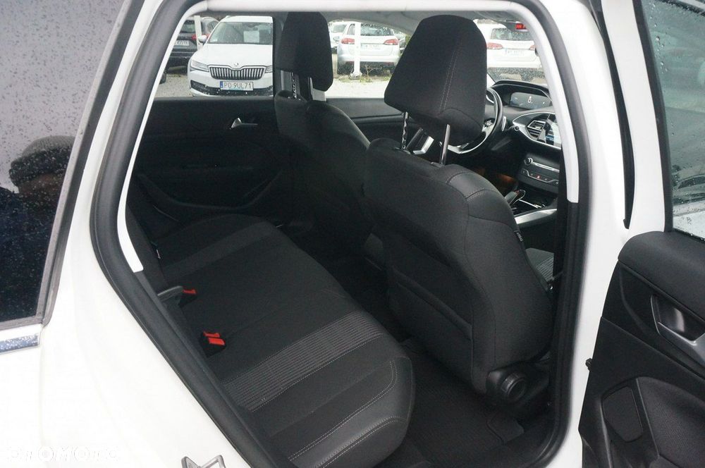 Peugeot 308 1.5 BlueHDi Allure Pack S&S EAT8 - 32