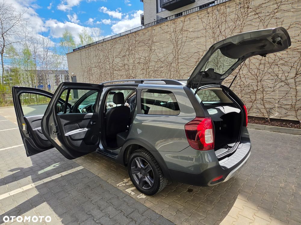 Dacia Logan TCe 90 S&S Stepway Celebration - 11